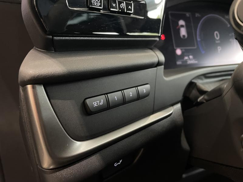 Used LEXUS RZ 300 e Executive line  BLACK € 58340 in Waterloo
