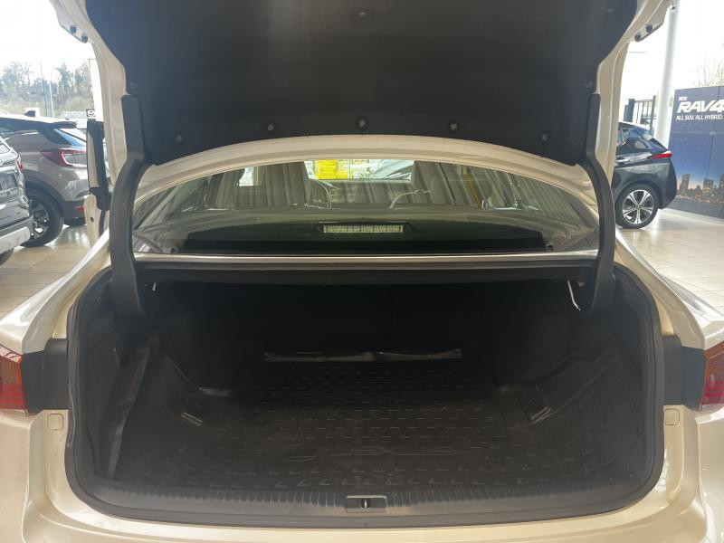 Occasion LEXUS IS 2.5 Executive 2019 WHITE 23990 € à Wavre