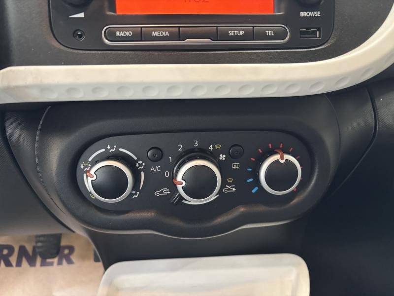 Occasion RENAULT Twingo 0.9 tce III Energie Limited 2018 WHITE 8490 € à Seraing