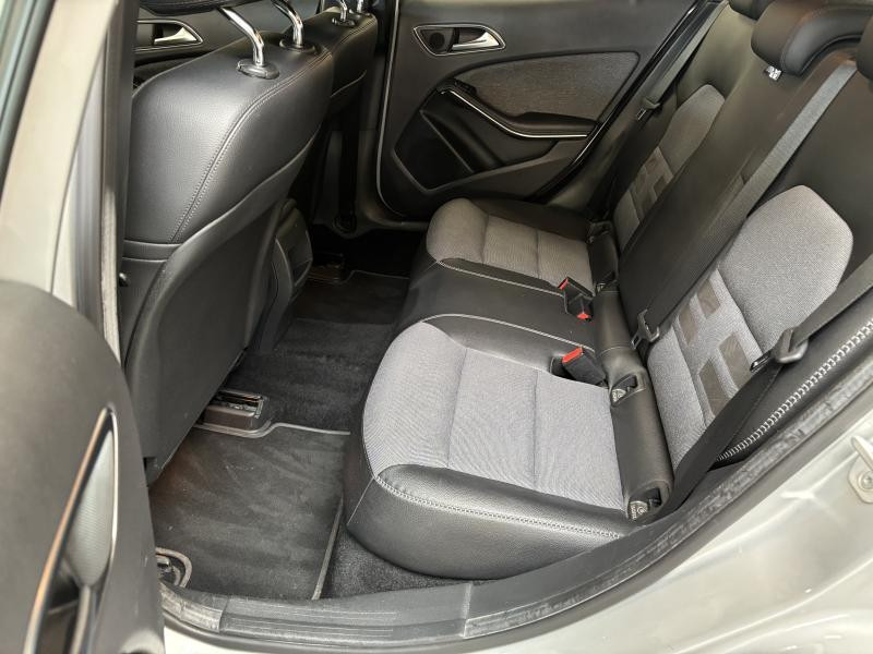 Occasion MERCEDES-BENZ GLA 200 2015 GREY 14490 € à Seraing