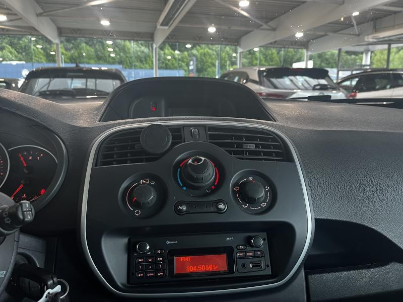 Used RENAULT Kangoo 1.2 TCE Limited 2017 GREY € 8250 in Wavre