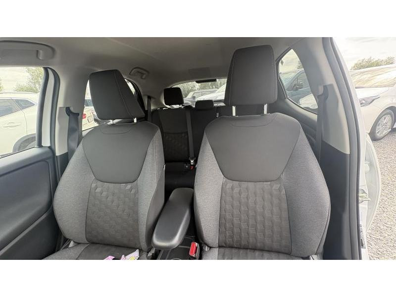 Occasion TOYOTA Yaris 1.5 TNGA HEV Iconic 2024 WHITE 25690 € à Wavre