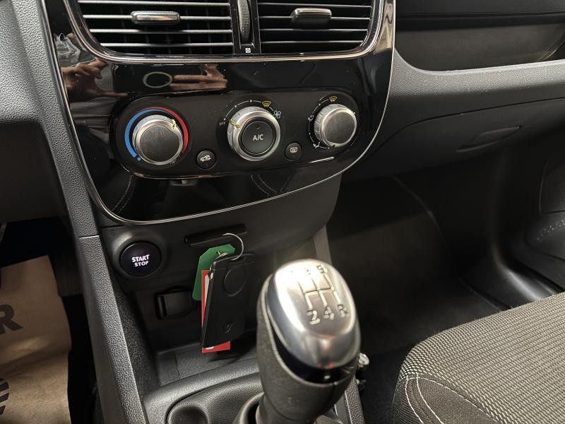 Occasion RENAULT Clio Zen 2019 RED 7990 € à Seraing