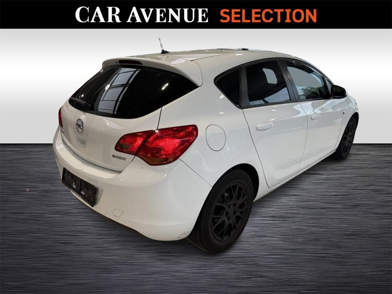 Occasion OPEL Astra 1.3 CDTi 70kW 2011 WHITE 3650 € à Wavre