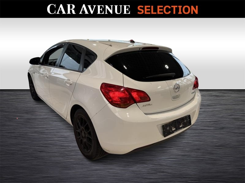 Occasion OPEL Astra 1.3 CDTi 70kW 2011 WHITE 3650 € à Wavre