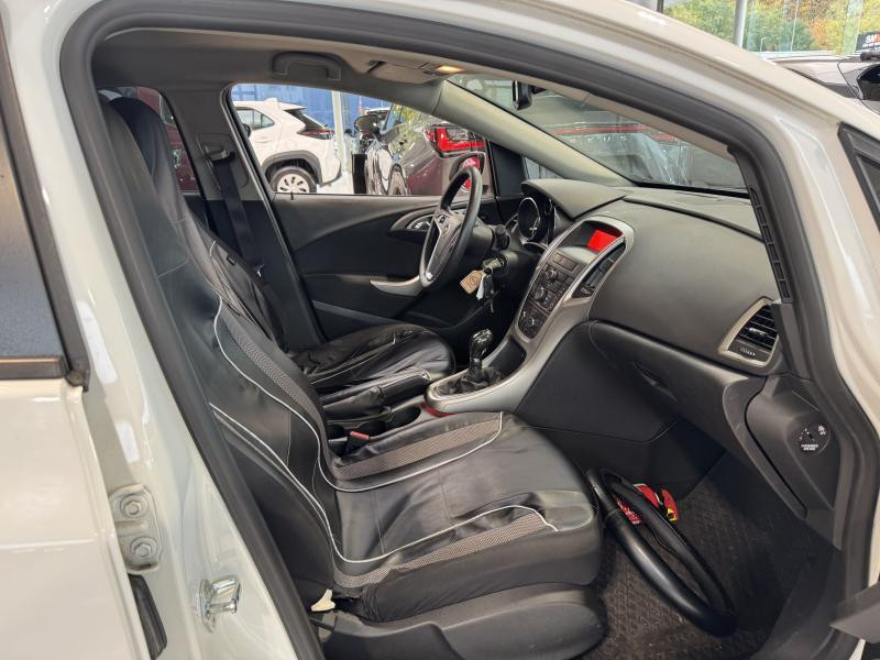 Occasion OPEL Astra 1.3 CDTi 70kW 2011 WHITE 3650 € à Wavre