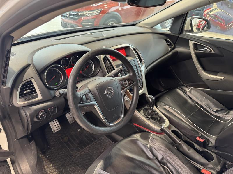 Occasion OPEL Astra 1.3 CDTi 70kW 2011 WHITE 3650 € à Wavre