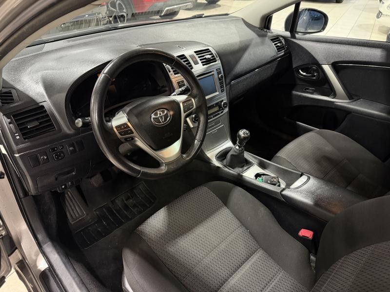 Used TOYOTA Avensis 2.0 DIESEL SkyView 2015 CHAMPAGNE € 4500 in Wavre