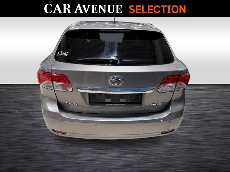 Used TOYOTA Avensis 2.0 DIESEL SkyView 2015 CHAMPAGNE € 4500 in Wavre
