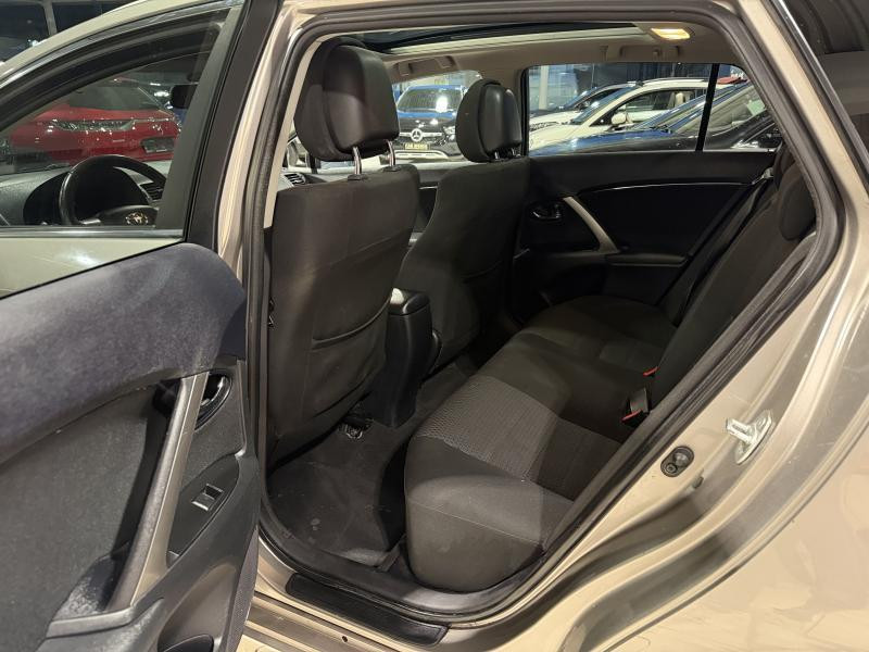 Used TOYOTA Avensis 2.0 DIESEL SkyView 2015 CHAMPAGNE € 4500 in Wavre