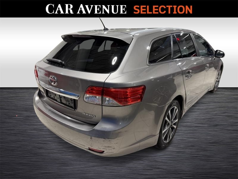 Used TOYOTA Avensis 2.0 DIESEL SkyView 2015 CHAMPAGNE € 4500 in Wavre