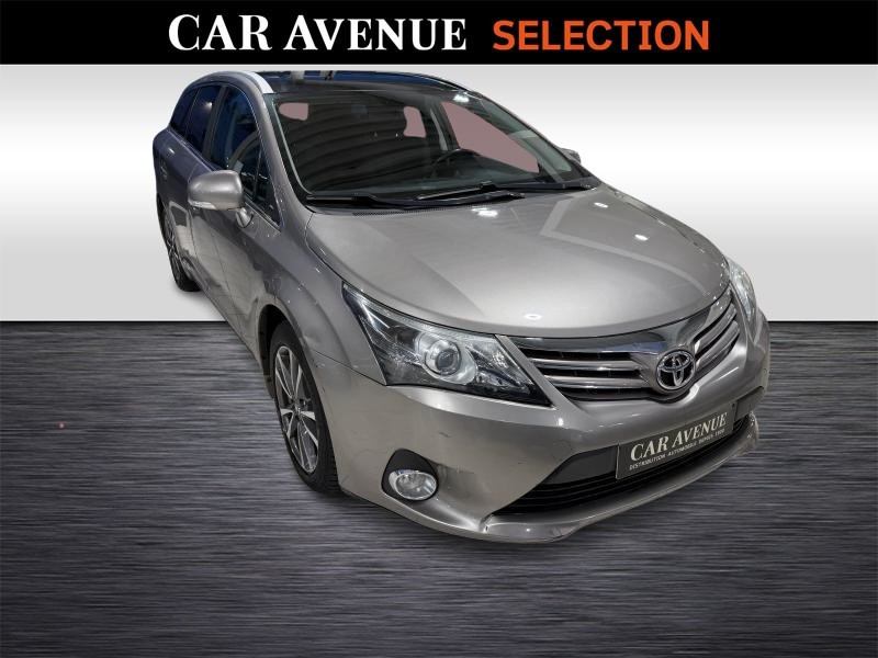 Used TOYOTA Avensis 2.0 DIESEL SkyView 2015 CHAMPAGNE € 4500 in Wavre