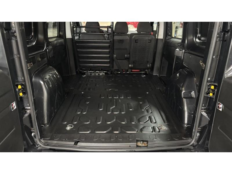 Occasion FIAT Doblo 1600 JTD 2015 BLACK 7990 € à Seraing