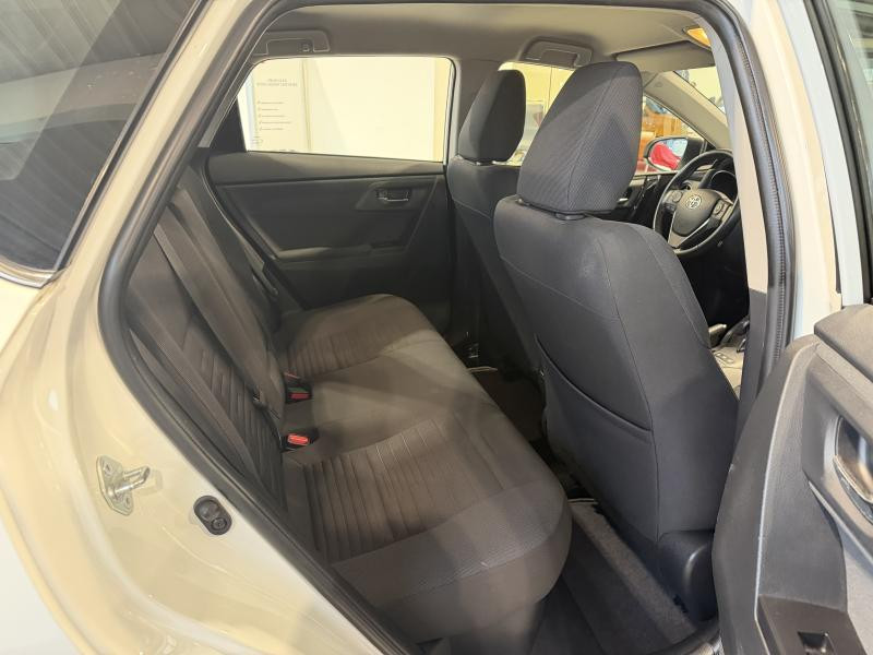 Occasion TOYOTA Auris 1.8 Comfort 2016 WHITE 14990 € à Wavre
