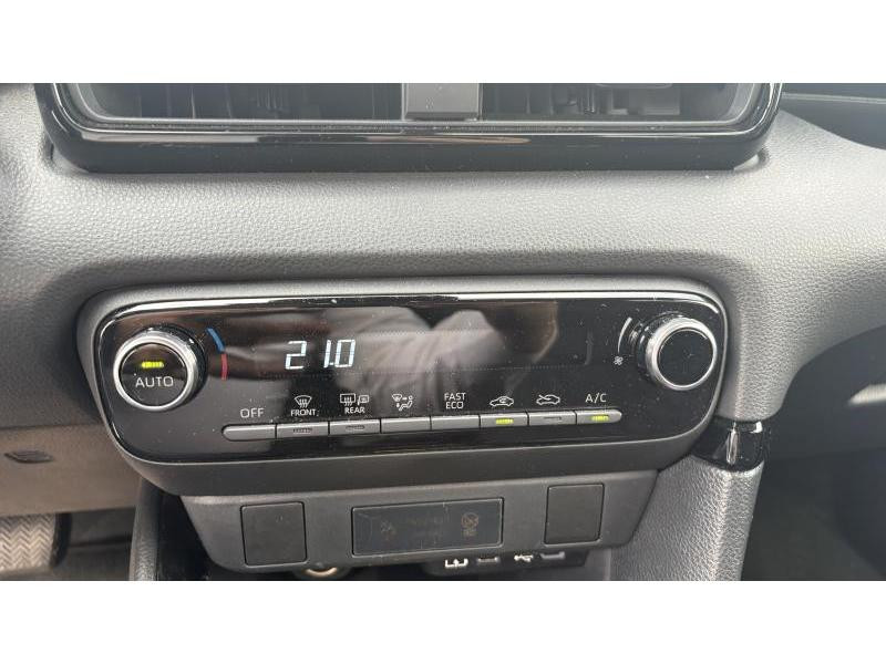 Used TOYOTA Yaris 1.5 TNGA HEV Iconic 2024 WHITE € 25690 in Wavre