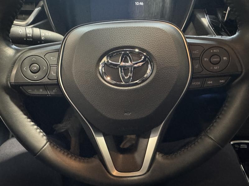 Used TOYOTA Corolla Facelift STYLE 1.8 HSD 72kW 2022 BLUE € 24390 in Wavre