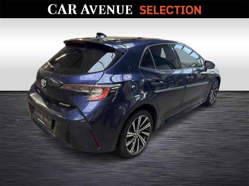 Used TOYOTA Corolla Facelift STYLE 1.8 HSD 72kW 2022 BLUE € 24390 in Wavre