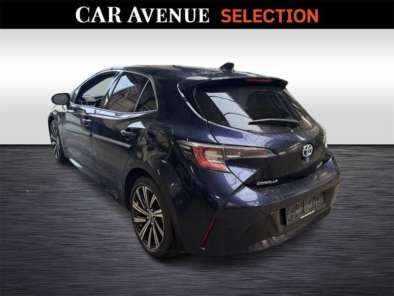 Used TOYOTA Corolla Facelift STYLE 1.8 HSD 72kW 2022 BLUE € 24390 in Wavre
