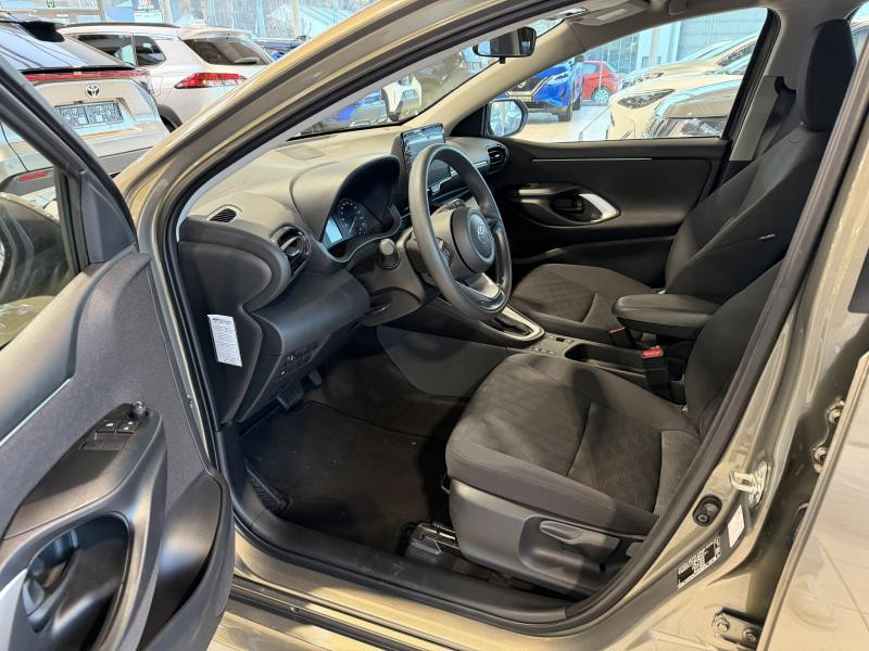 Used TOYOTA Yaris 1.5 Dynamic 1.5 HSD 2024 BRONZE € 21990 in Wavre