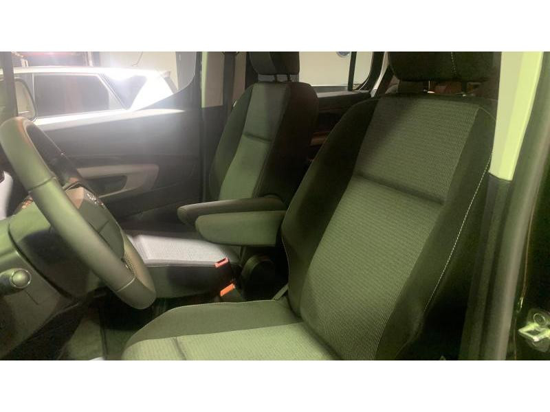 Used TOYOTA PROACE CITY Verso 1.2L Petrol Family 5pl  GREEN € 29790 in Wavre