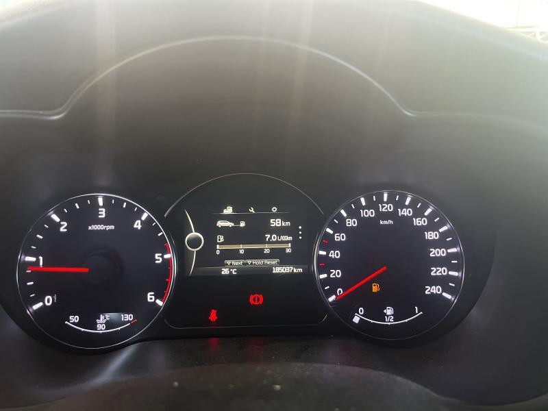 Used KIA Carens 1.7 CDTI Sense 2014 CHAMPAGNE € 5500 in Wavre