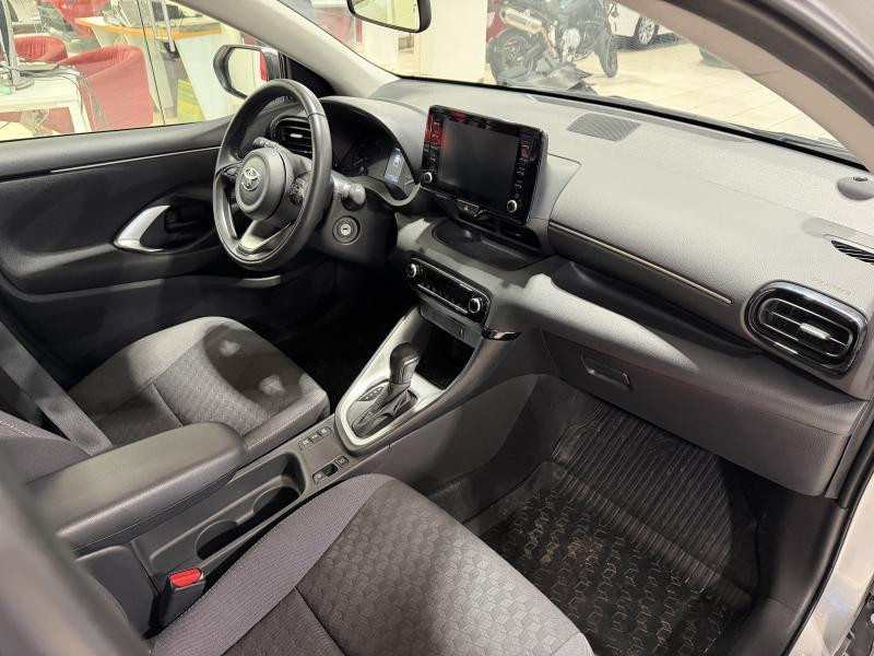 Used TOYOTA Yaris 1.5 DYNAMIC 2024 GREY € 21490 in Wavre