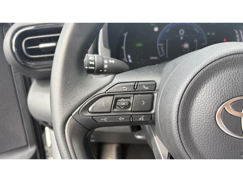 Used TOYOTA Yaris 1.5 TNGA HEV Iconic 2024 WHITE € 25690 in Wavre