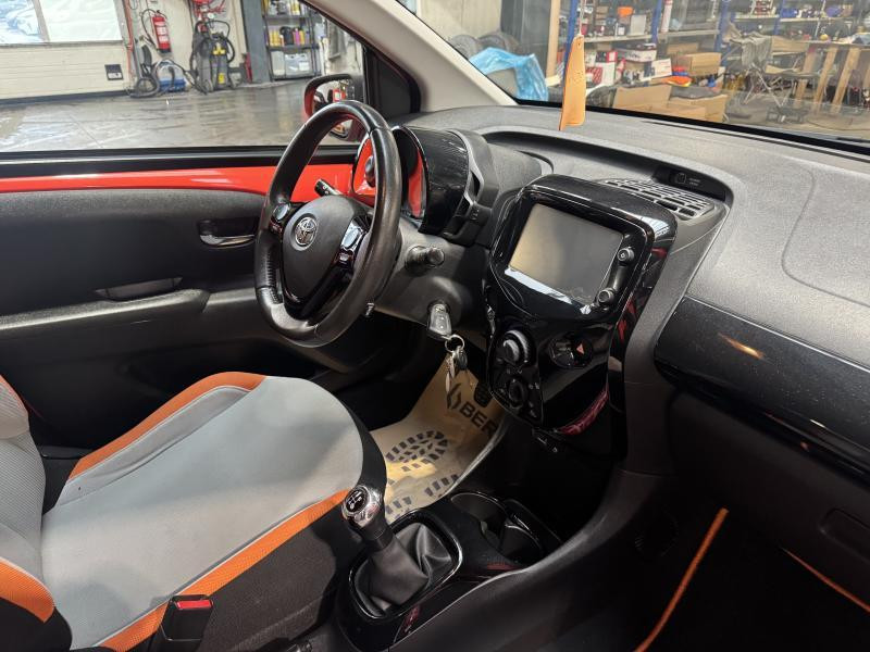 Used TOYOTA Aygo X-CITE 1.0 VVT-i 51kW 2015 ORANGE € 7250 in Wavre