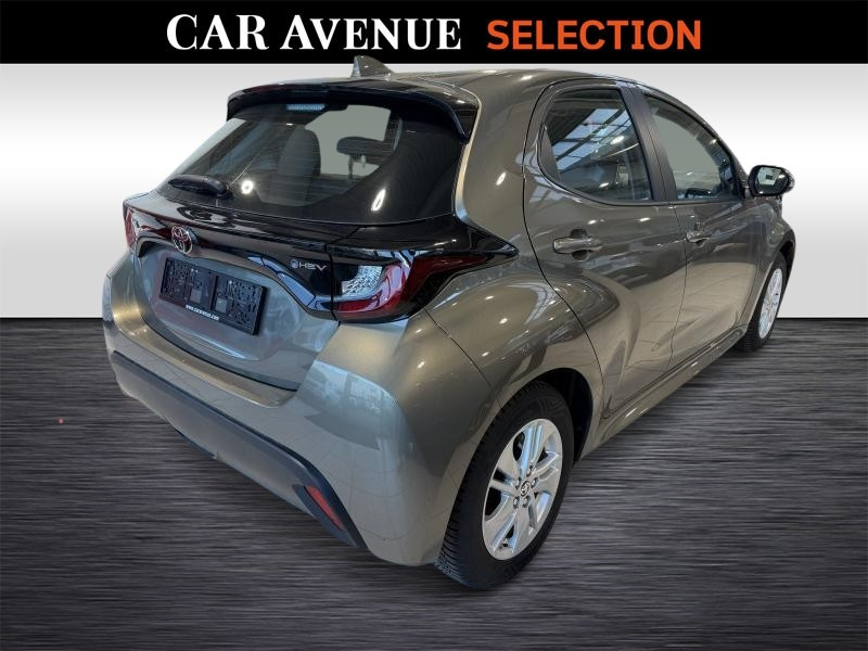 Used TOYOTA Yaris 1.5 Dynamic 1.5 HSD 2024 BRONZE € 21990 in Wavre