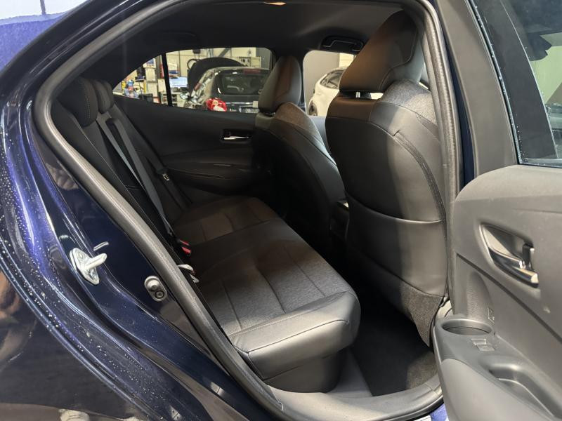 Used TOYOTA Corolla Facelift STYLE 1.8 HSD 72kW 2022 BLUE € 24390 in Wavre