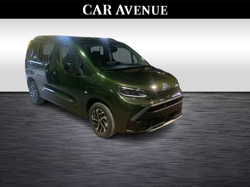 Used TOYOTA PROACE CITY Verso 1.2L Petrol Family 5pl  GREEN € 29790 in Wavre
