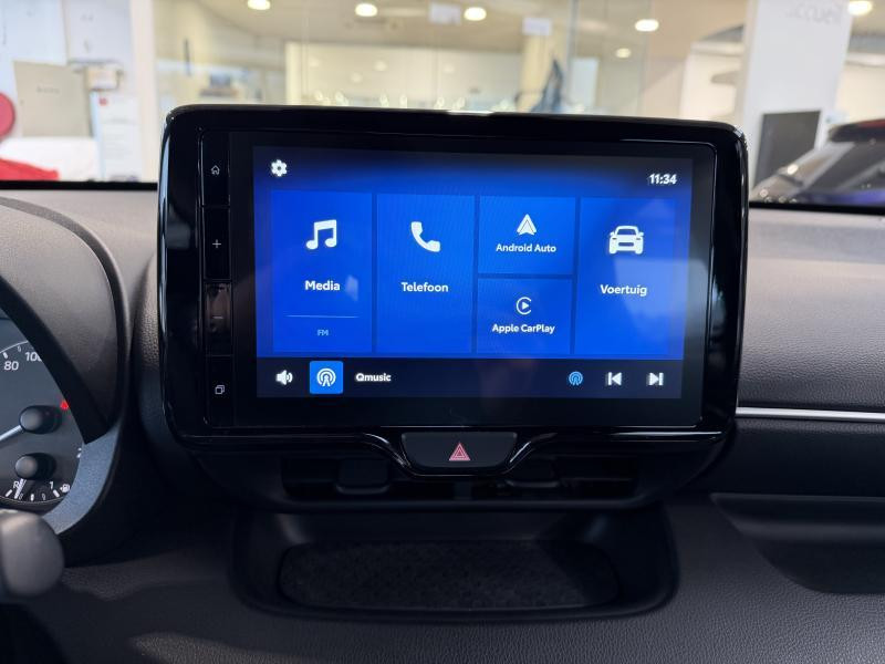 Used TOYOTA Yaris 1.5 Dynamic 1.5 HSD 2024 BLACK € 21990 in Wavre