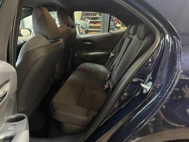 Used TOYOTA Corolla Facelift STYLE 1.8 HSD 72kW 2022 BLUE € 24390 in Wavre