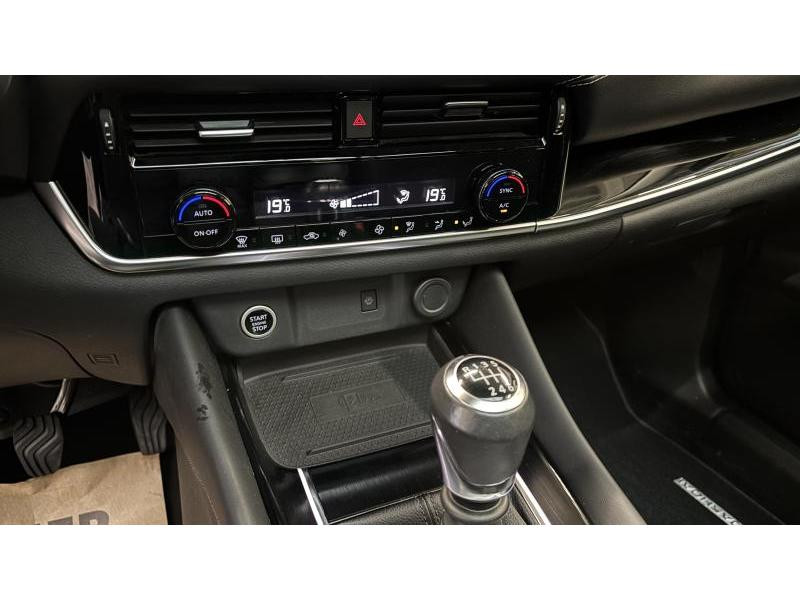 Used NISSAN Qashqai 1.3 MILD HYBRID 140 PREMIERE EDITION 2022 BLACK € 19990 in Seraing