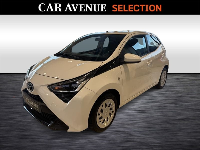 Used TOYOTA Aygo x-play 1.0 VVt-i 53kW 2018 WHITE € 10990 in Wavre