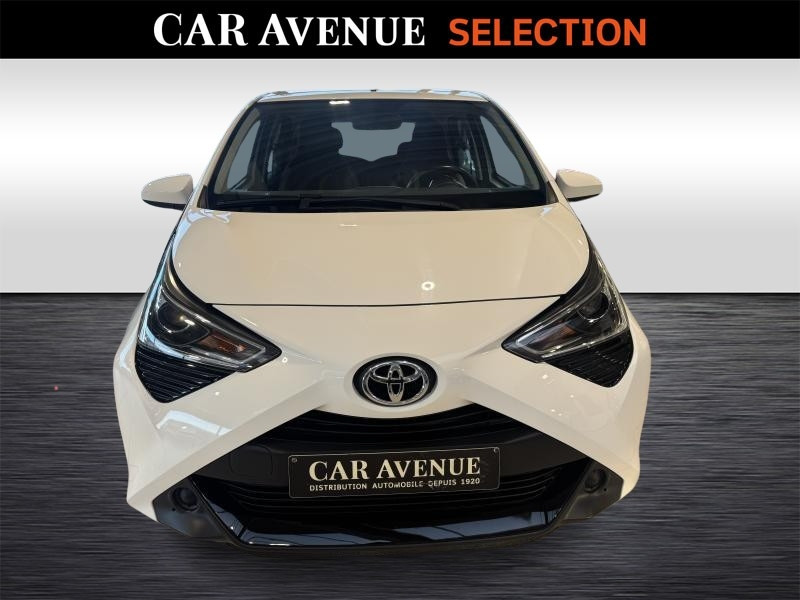 Used TOYOTA Aygo x-play 1.0 VVt-i 53kW 2018 WHITE € 10990 in Wavre
