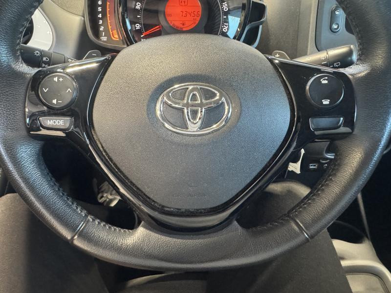 Used TOYOTA Aygo x-play 1.0 VVt-i 53kW 2018 WHITE € 10990 in Wavre