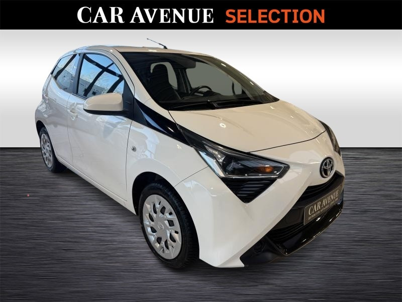 Used TOYOTA Aygo x-play 1.0 VVt-i 53kW 2018 WHITE € 10990 in Wavre