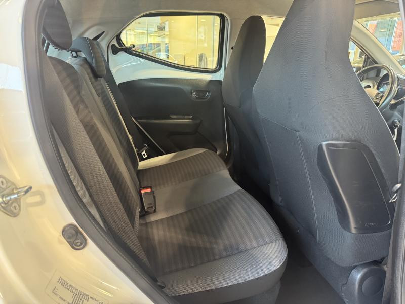 Used TOYOTA Aygo x-play 1.0 VVt-i 53kW 2018 WHITE € 10990 in Wavre