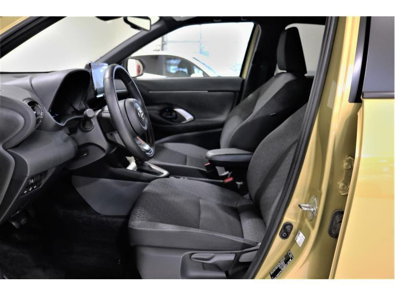 Used TOYOTA Yaris Cross Dynamic Plus 1.5 HSD 2023 GOLD € 19490 in Wavre