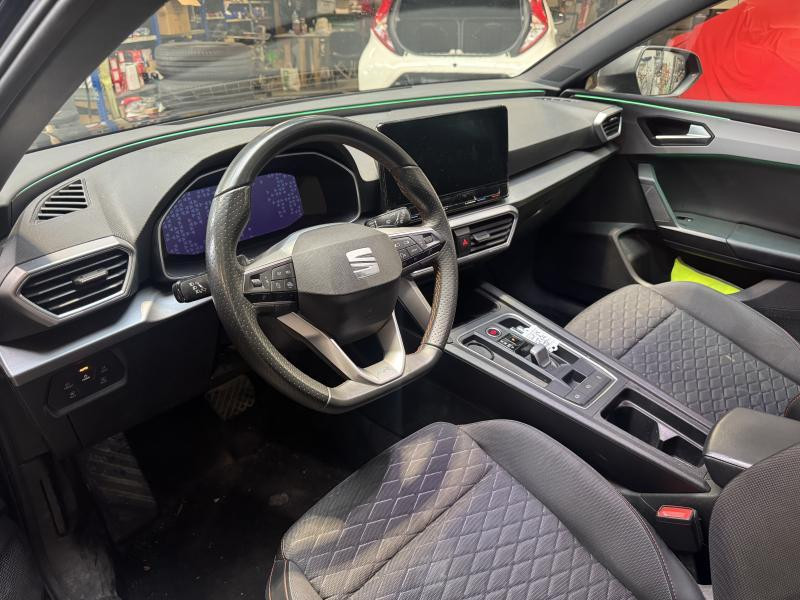 Used SEAT Leon FR-AUTO-GPS-CAMERA 2021 BLACK € 19990 in Wavre