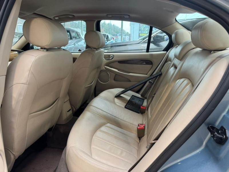 Used JAGUAR X-Type 2.0 A/T ESS 2002 BLUE € 1250 in Wavre