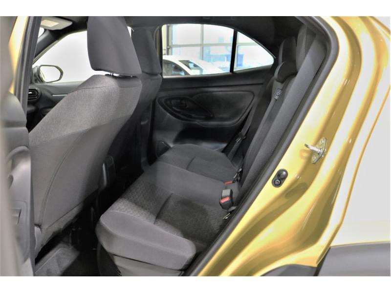 Used TOYOTA Yaris Cross Dynamic Plus 1.5 HSD 2023 GOLD € 19490 in Wavre