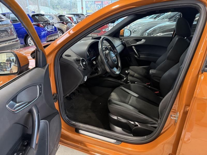 Used AUDI A1 Ambition 2013 ORANGE € 5000 in Wavre