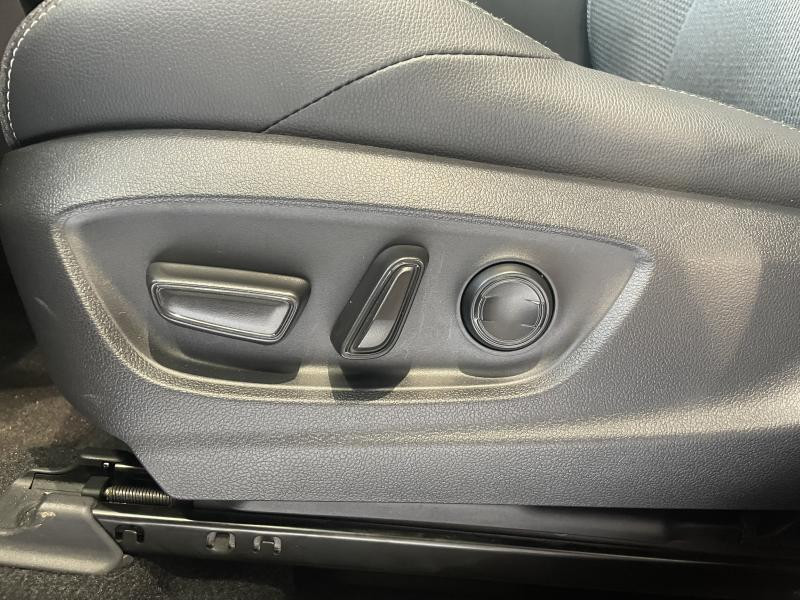 Occasion TOYOTA bZ4X EV 2WD Style 2025 RED 44490 € à Wavre