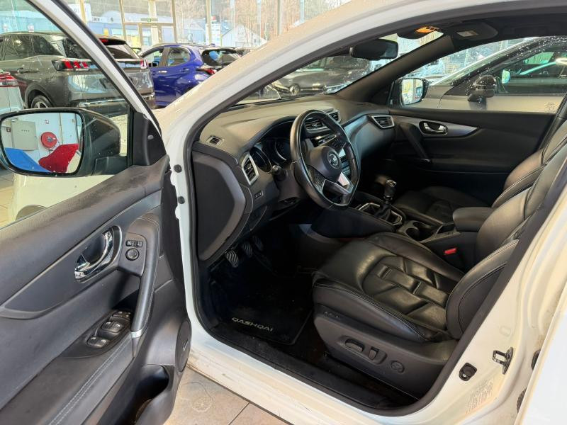 Used NISSAN Qashqai Tekna 1.2 DIG-T 2018 WHITE € 11500 in Wavre