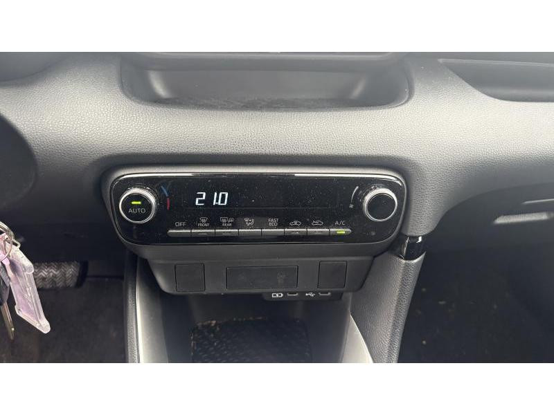 Occasion TOYOTA Yaris IV 2024 RED 21490 € à Wavre