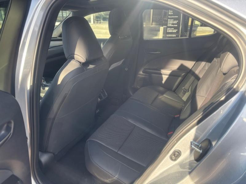 Occasion LEXUS UX 300h  SILVER 44999 € à Wavre