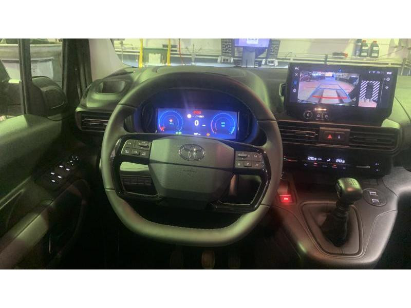 Occasion TOYOTA PROACE CITY Verso 1.2L Petrol Family 5pl  GREEN 29790 € à Wavre