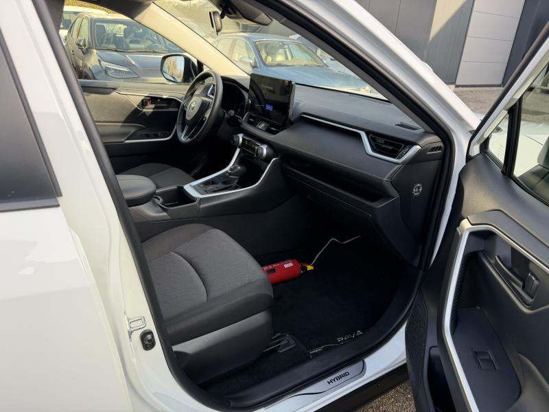 Occasion TOYOTA RAV4 Dynamic 2.5 HSD 131kW 2024 WHITE 35690 € à Wavre